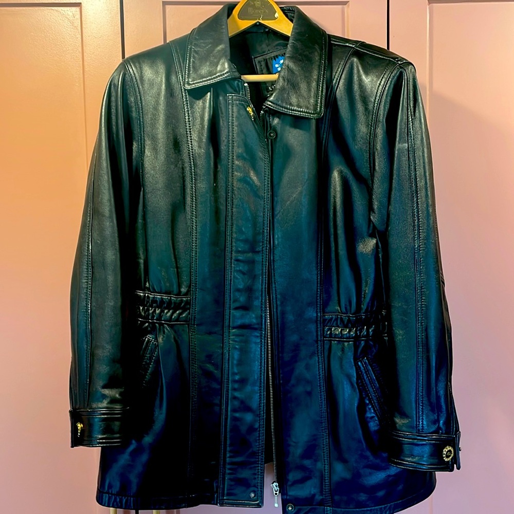 Fitted leather jacket